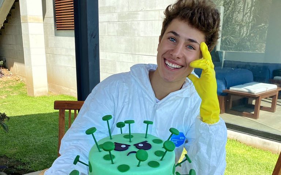 Influencer mexicano celebra su cumpleaños con pastel de ...